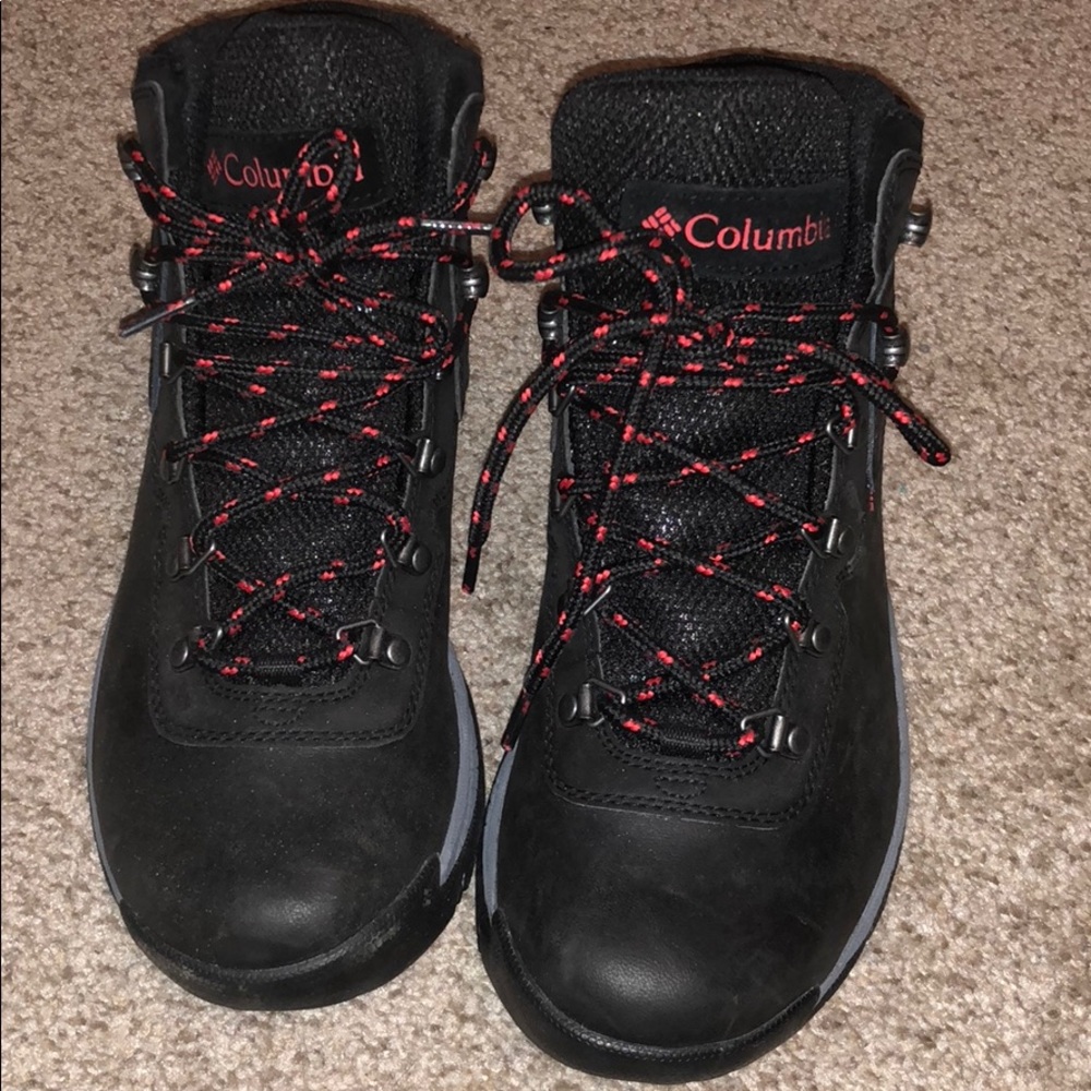 Women’s Columbia hiking boots